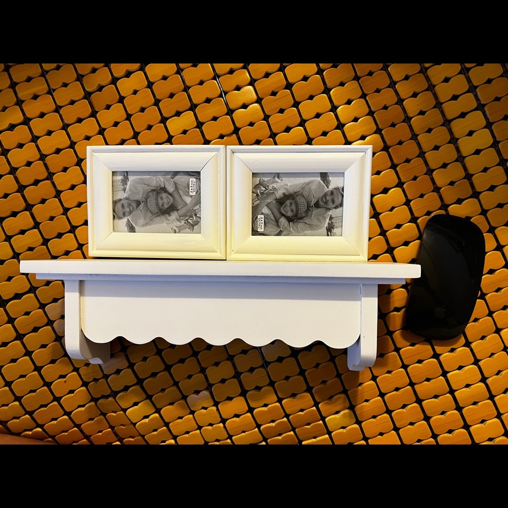Display ledge